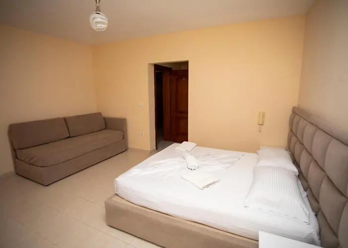 Sunrise מלון גולם