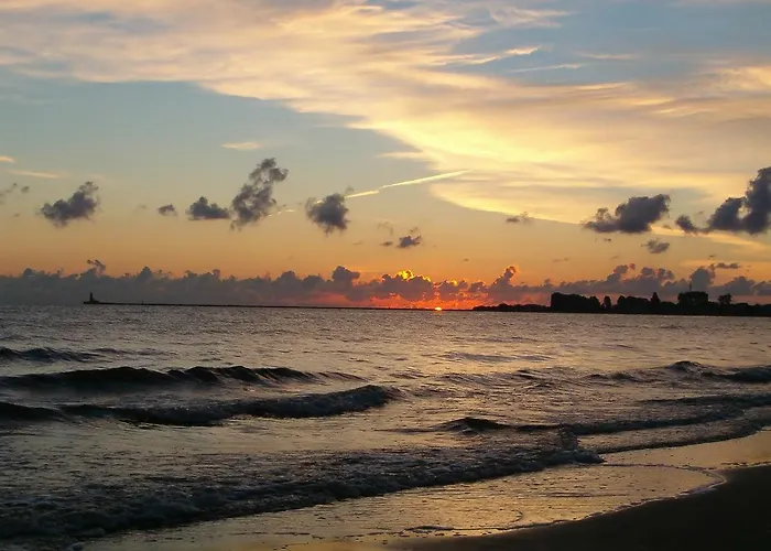 Sunrise מלון גולם